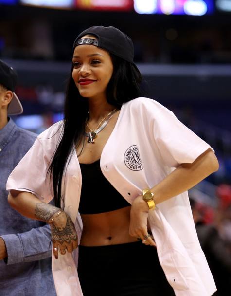 Rihanna continua il suo tour delle arene Nba. Nei playoff, dopo aver visitato Brooklyn e Miami, ha fatto visita anche a Los Angeles. Afp